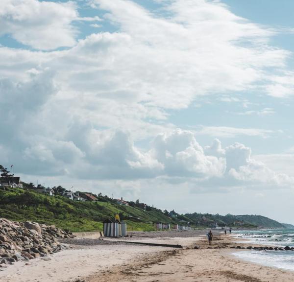 Rågeleje Strand og de ikoniske badehuse