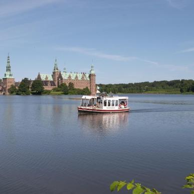 Den lille færge på Slotssøen_Hillerød