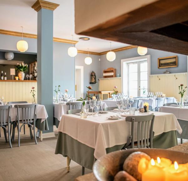 Spis middag i den hyggelige restaurant på Gilleleje Badehotel