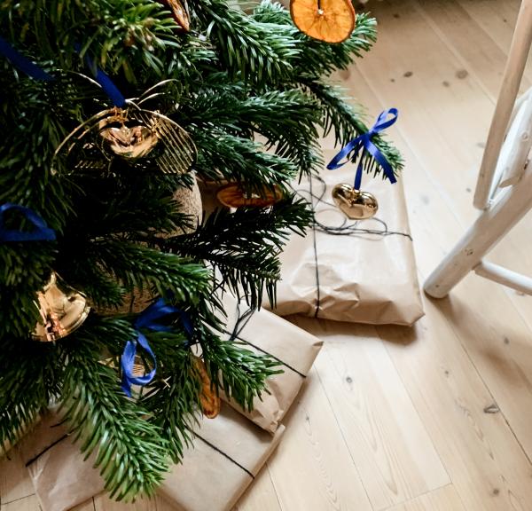 juletræet med sin pynt