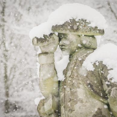 Nordmandsdalen ved Fredensborg Slot. Statuer af sten i slotsparken. 
