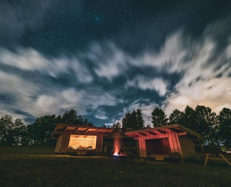 Overnat under åben himmel i Haldbjerg Shelters